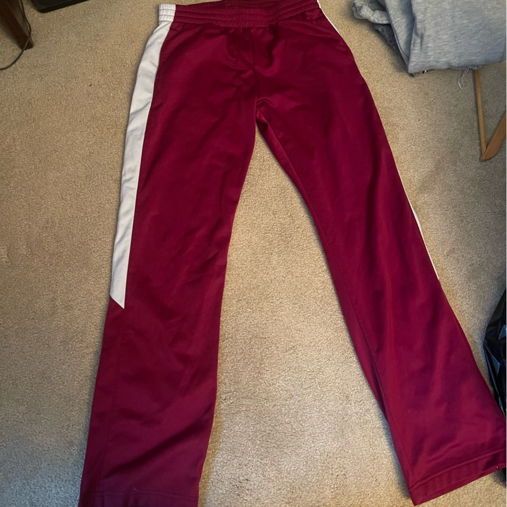 AUGUTA MAROON SWEATS